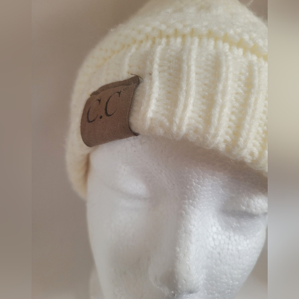C.C Exclusive Beanie Womens One Size Ivory White Knit 100% Acrylic Ski